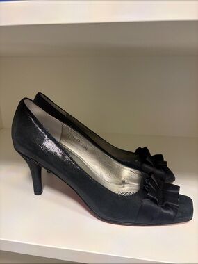 Ros Hommerson Black Peep-Toe Heels with Bow Accent